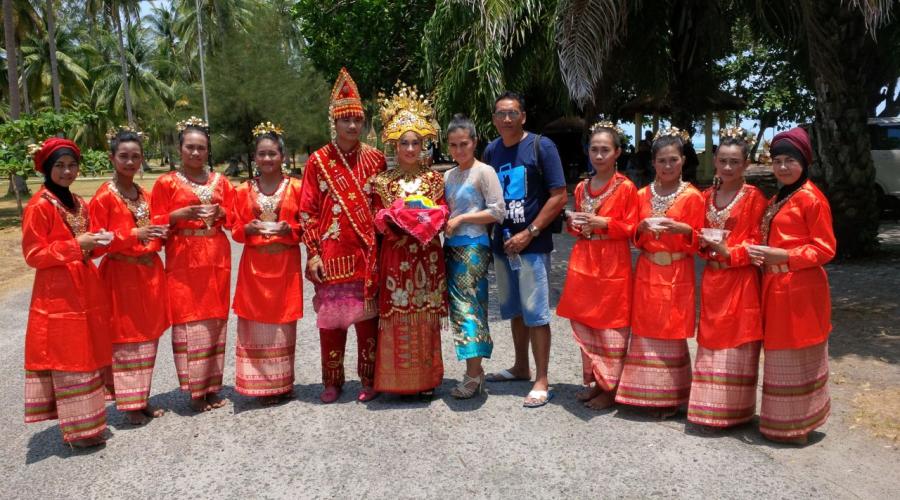 Belitung Tour Mengenal Budaya Berebut Lawang 